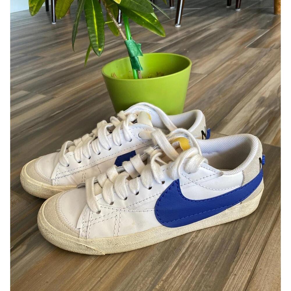 Nike Blazers white with blue